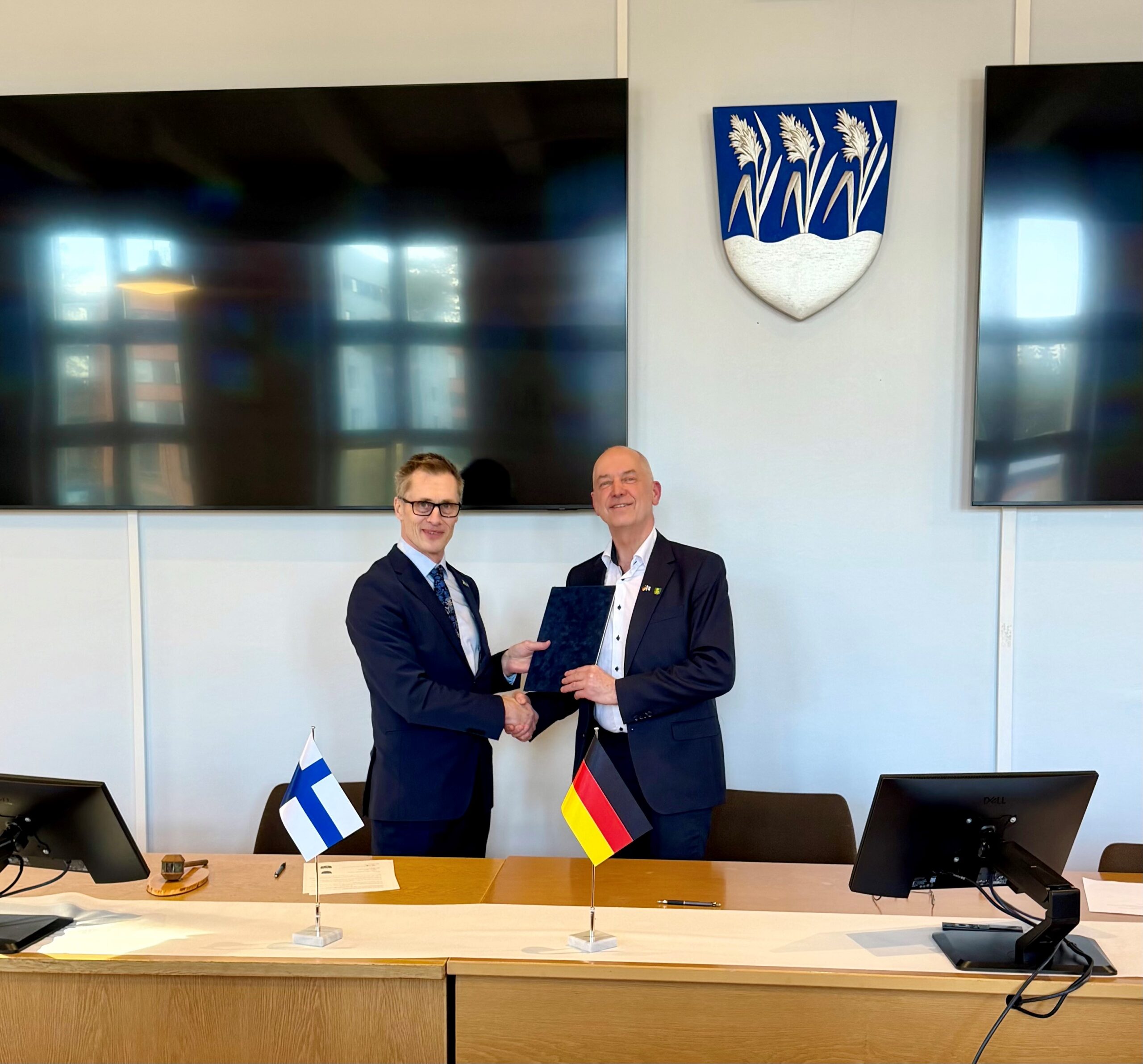 Vertragsunterzeichnung_Partnerschaft-Finnland Partnerschaft mit Finnland